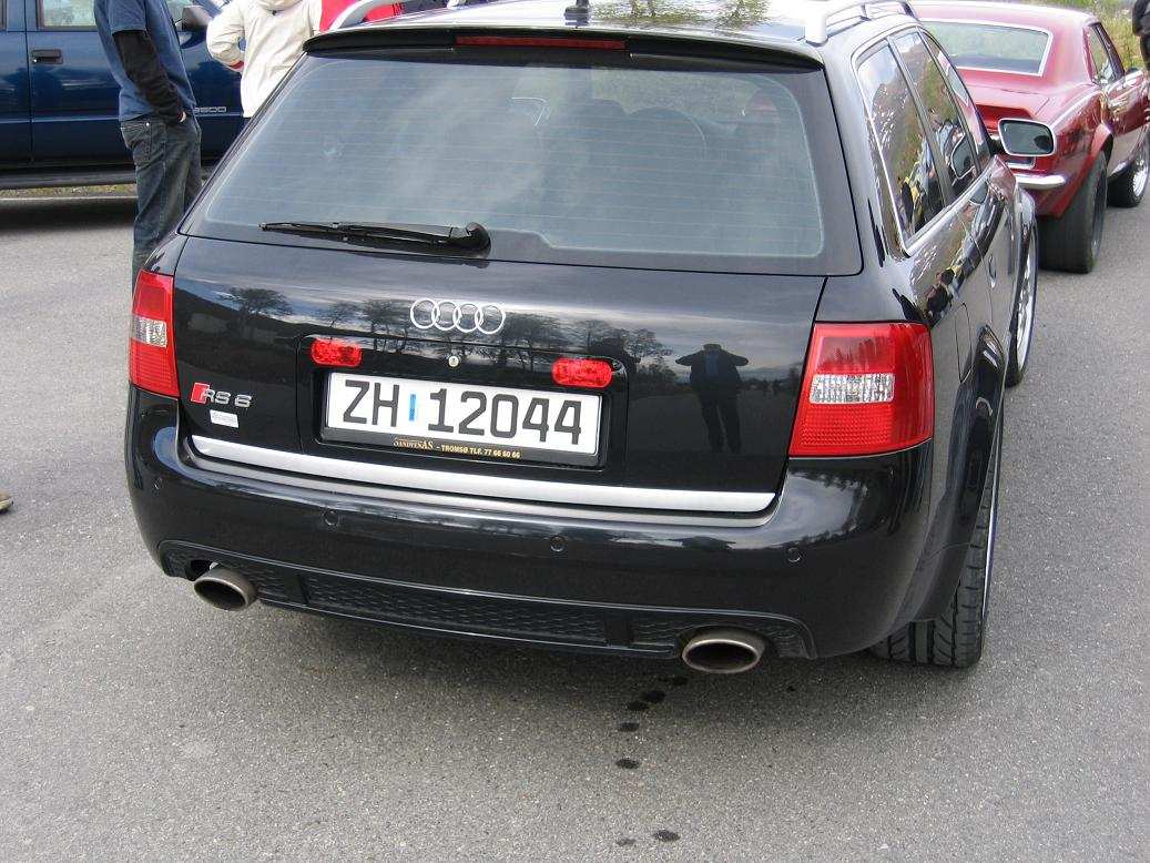 Fin Audi RS6, med sikkert 20&amp;quot; felger og 420hk .. 1.5 millioner kr.. jaja, pappa, jeg vil ha sånn! nåh! :P
