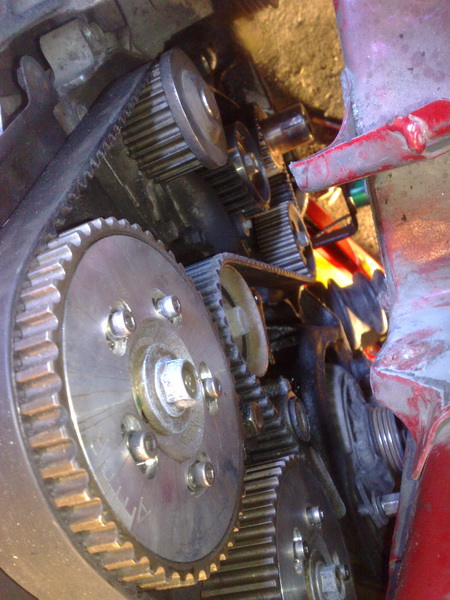 Demontert motorfeste ++ for bytting av reg reim