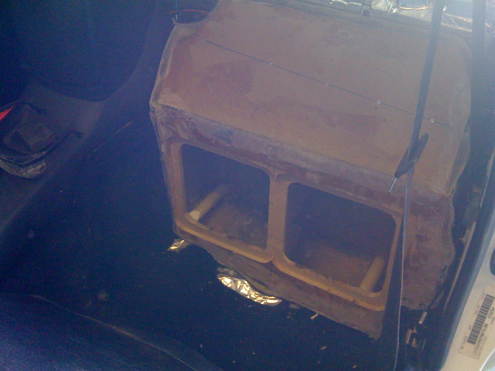 Freste inn ca 10mm i platen for å spare litt ekstra plass mellom setet og elementene.