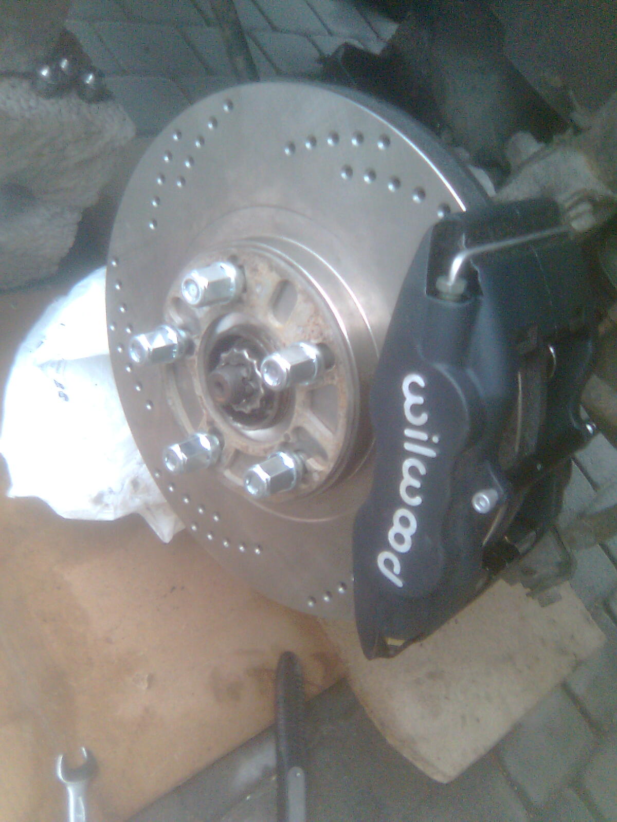 nye skiver - calipere - pinnebolter - hjulmuttere =)