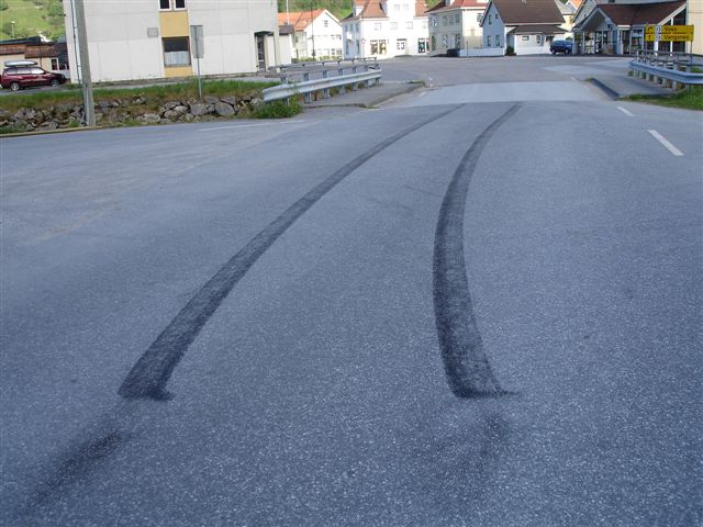 hadde vist lagt igjen litt gummi under besøket sitt og :)