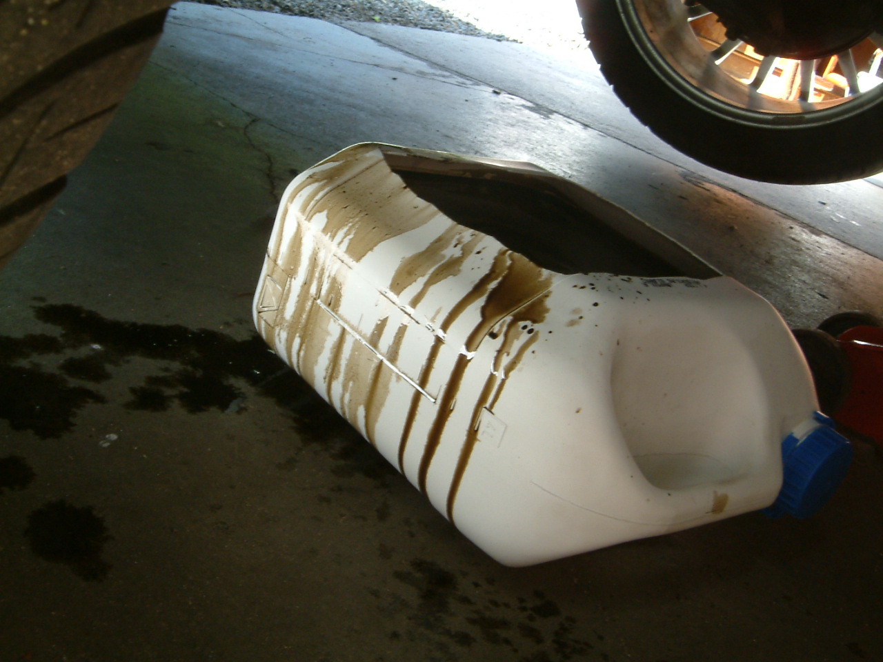 Med oljeskift, blir det litt oljesøl...