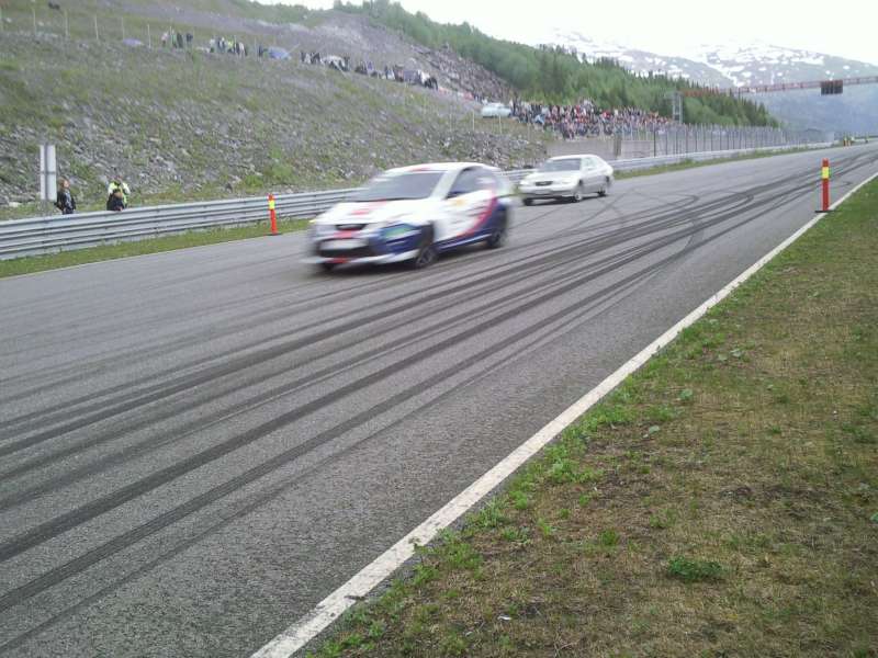 trimma Ford Rs kjører såvidt ifra lexus gs430 i drag