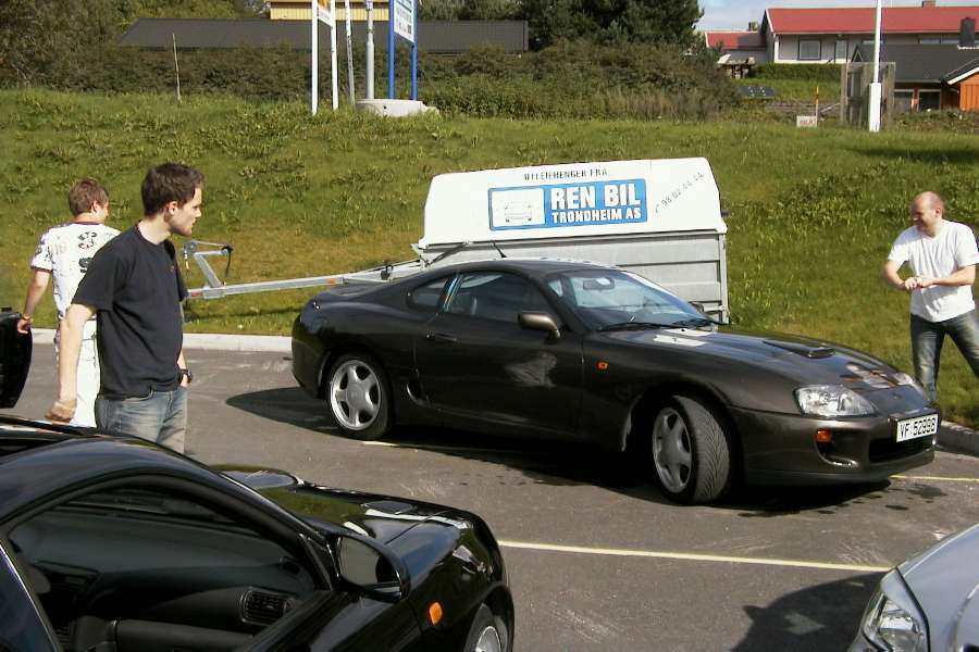 Ser det nå i ettertid...at logo'n på den tilhegeren passa sinnsykt bra akkurat der og da ;-)