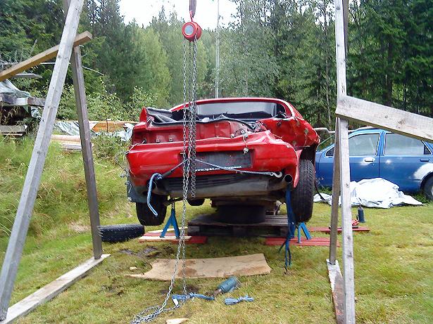så var det å få heiset opp den kræsja mr2'n.. ikke helt sikker på om arbeidstilsynes hadde likt dette men :P