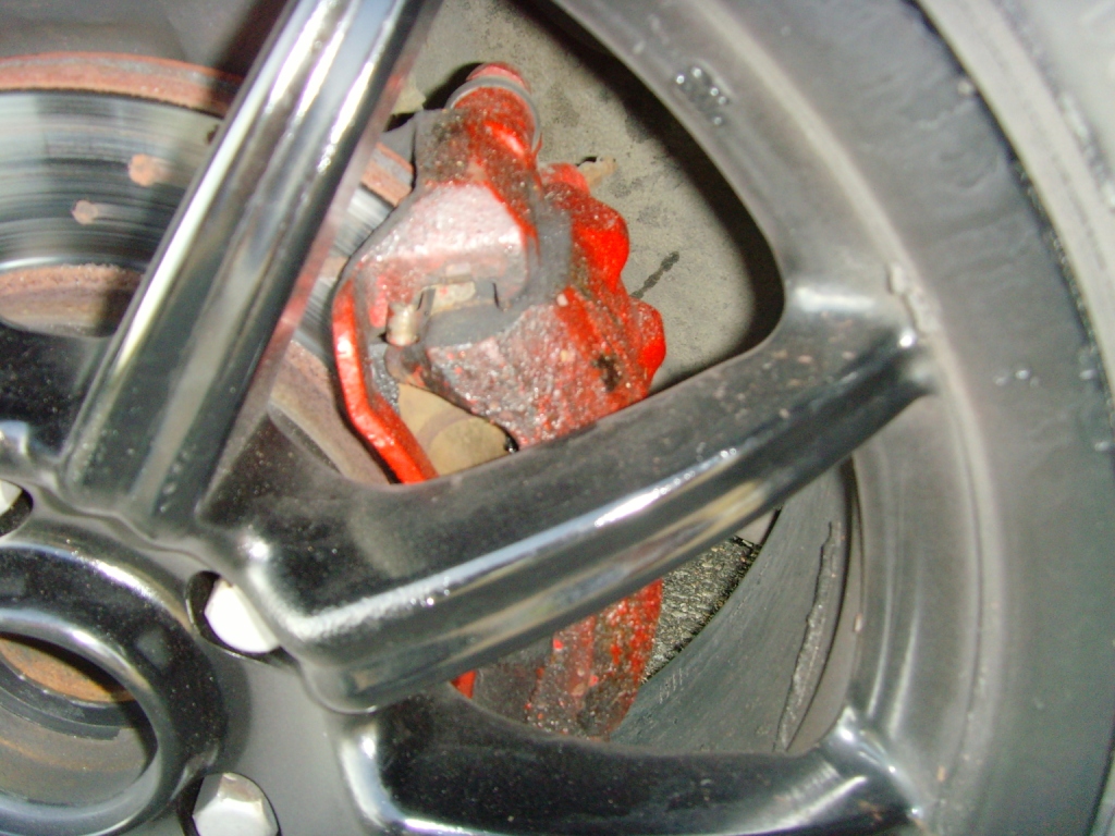 Bremsene ble så varme at lakken på kaliperne kokte:P