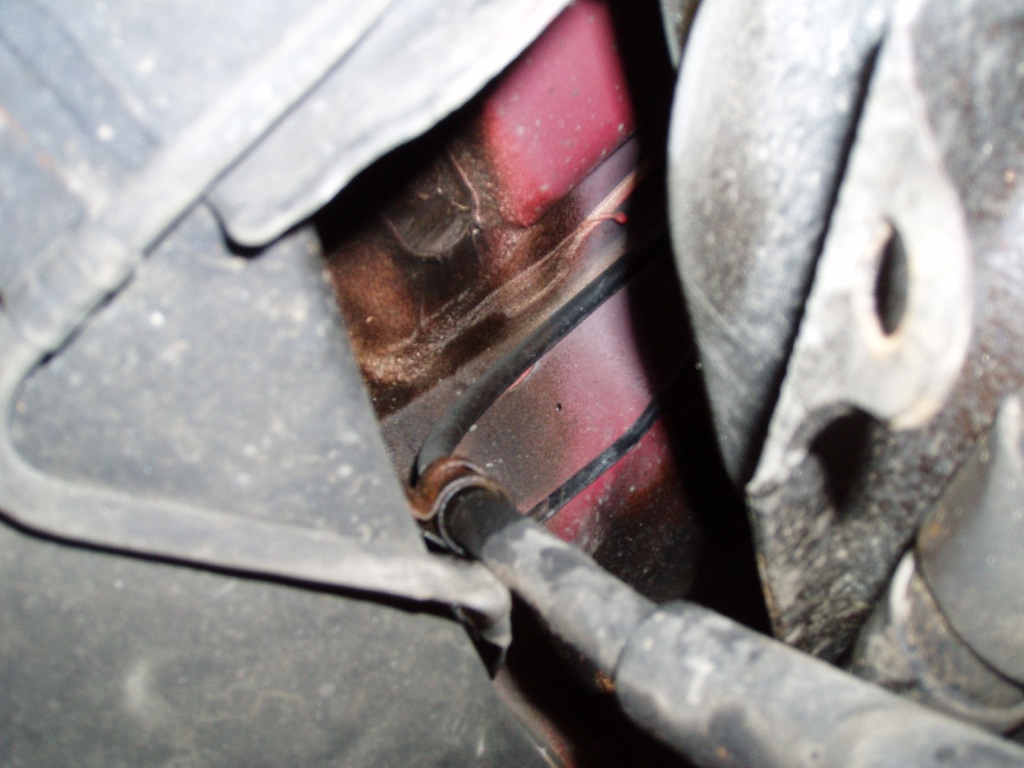 fra motsatt side, vaier som går opp over tanken