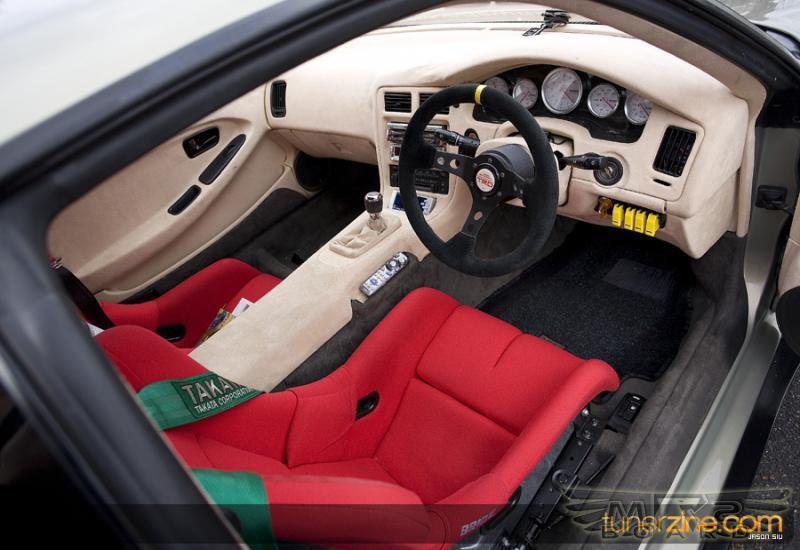 x mr2 interiør.jpg