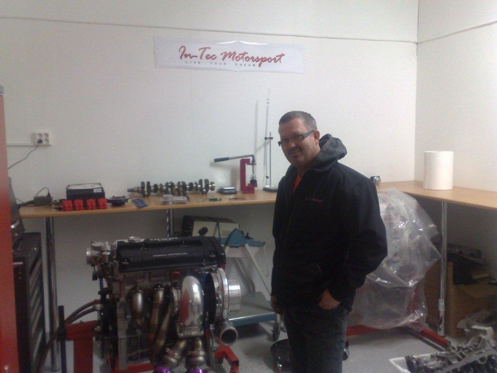 En meget heftig Honda motor under bygging hos In-tec