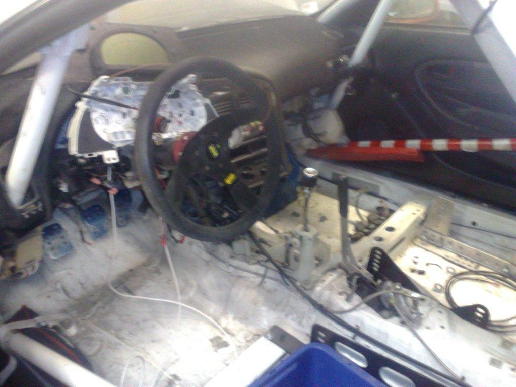 Litt arbeid innvendig i bilen må også gjøres.