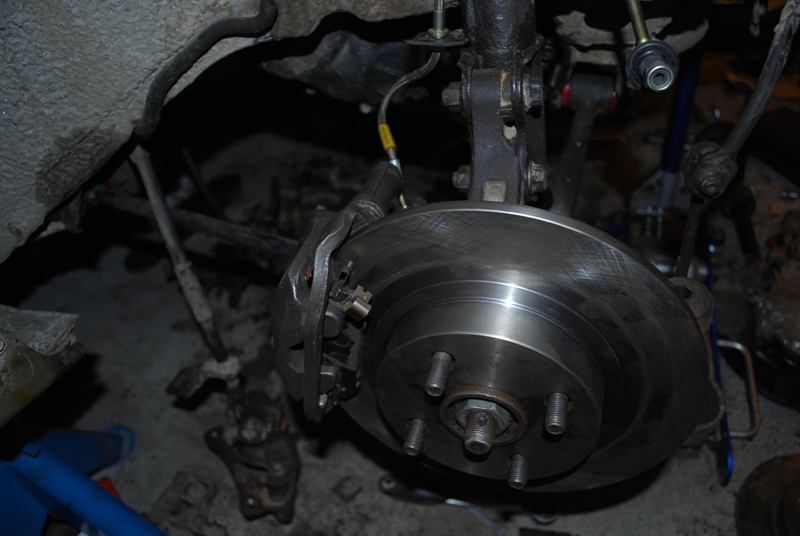 NYE latespec bremser med stålombundende slanger.. Fikk desverre ikke på støvdekslet bak skivene.