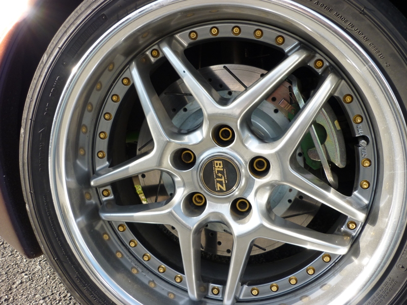 Store bremser bak kom på plass i fjor, 324x24mm skiver.