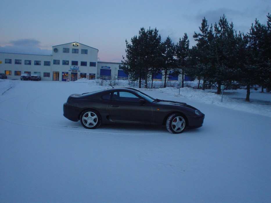Ett stemningsbilde fra i vinter...Vinterbilen over alle! LOL :D