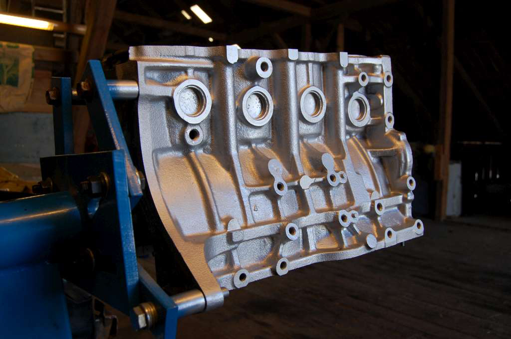 Blokka er lakkert med motorlakk og klar for litt innmat...