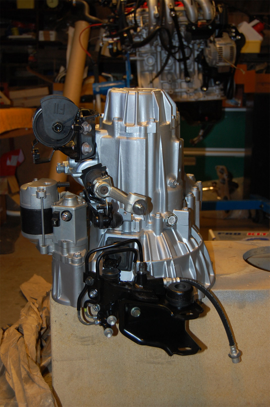 Girkassa er klar for å settes på selve motoren