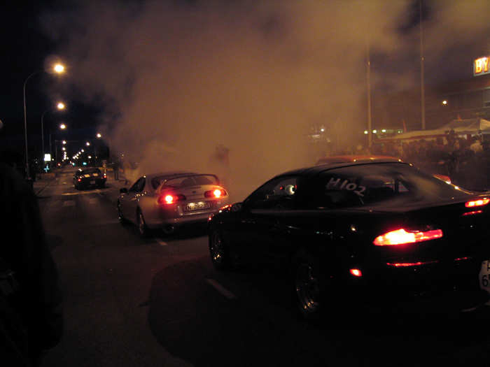 Burning burning burning burning som speakern sa hele tiden.. Supra og Camaro rumper.. mmm