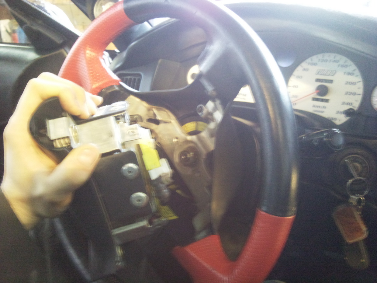 Av med airbag for å få justert ratt..