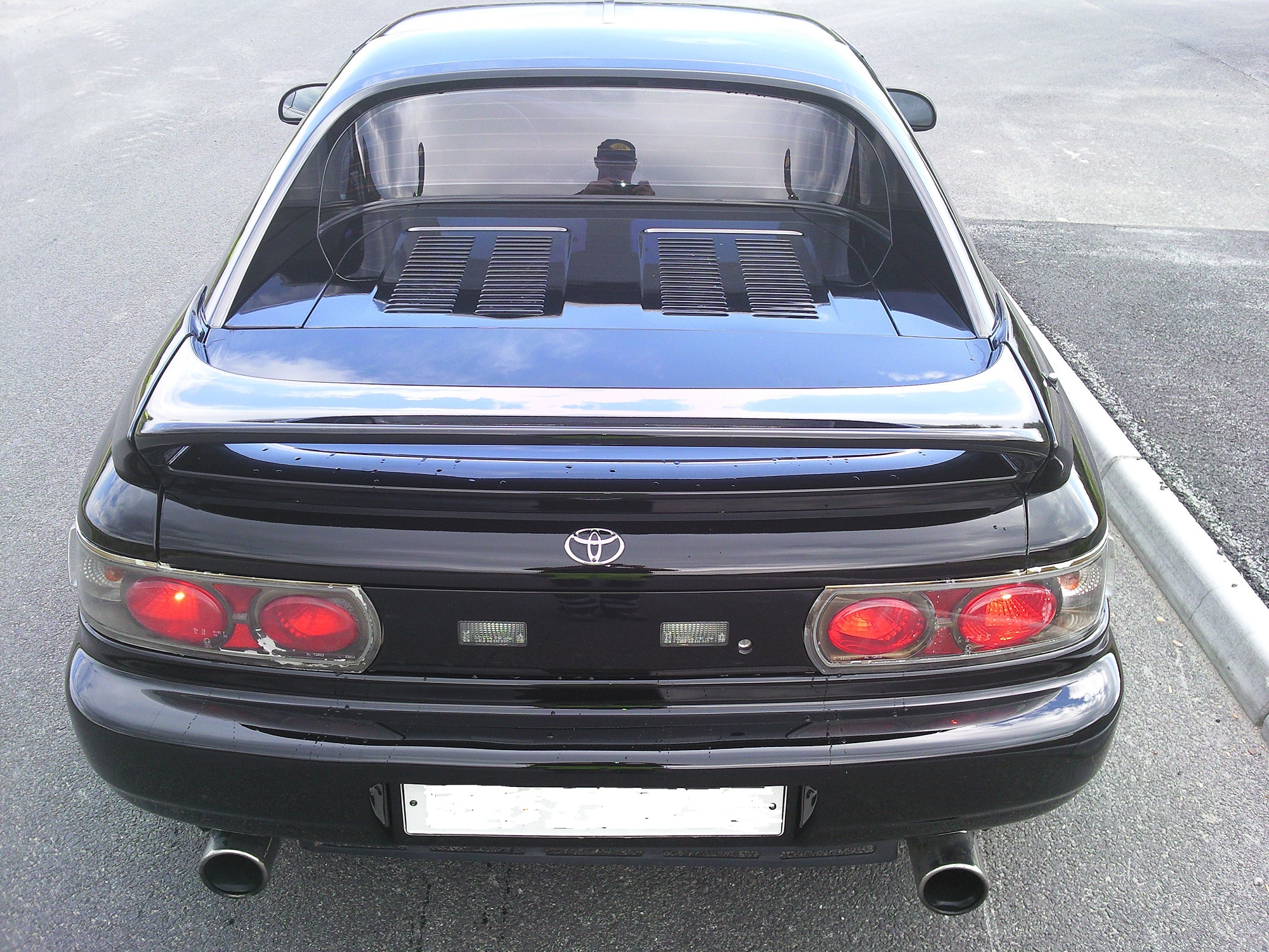 Nye Baklykter montert etter at bildet ble tatt, Nesten det samme bare med svartkant rundt istedet for "crome"