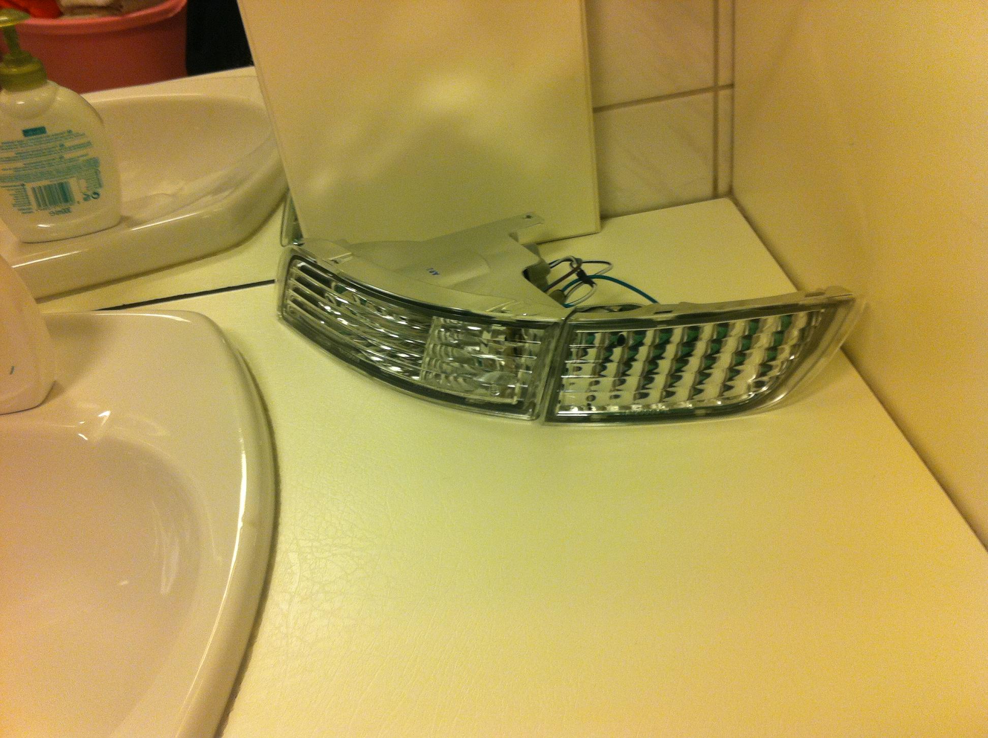 har kjøpt oss nye front blinkers, siden jeg klarte å knekke kanten på den forrige