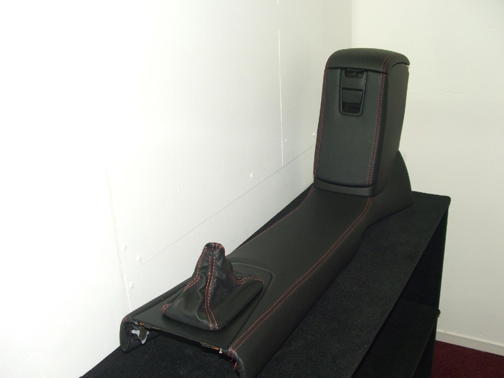 midtkonsollen med girpose og oppbevaringsboks