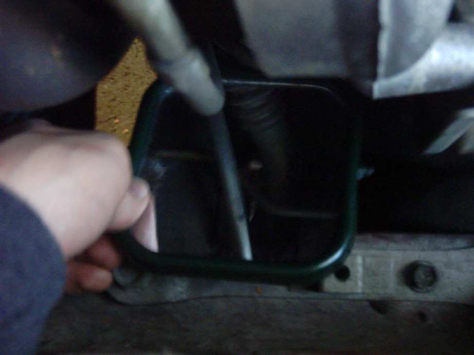 Her kan dere se staget så vidt. Det er det som er bøyd der. Bildet er litt dårlig, er tatt via et speil.