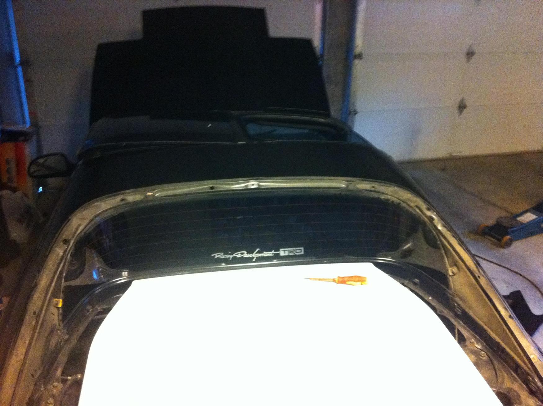 har fått demontert bakre list, holdt på å knekke hele greien