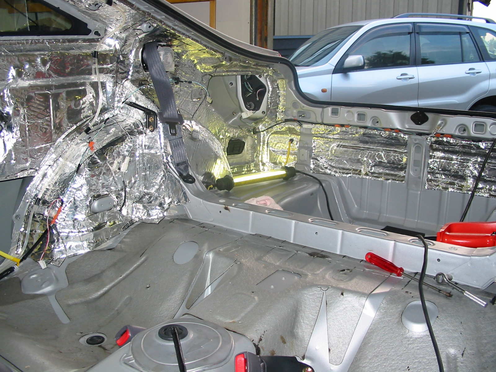 Bakveggen har litt arbeid igjen før den er ferdig!