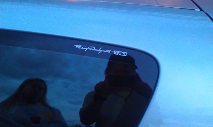 haha, både meg og dama i speilbilde på vindu!