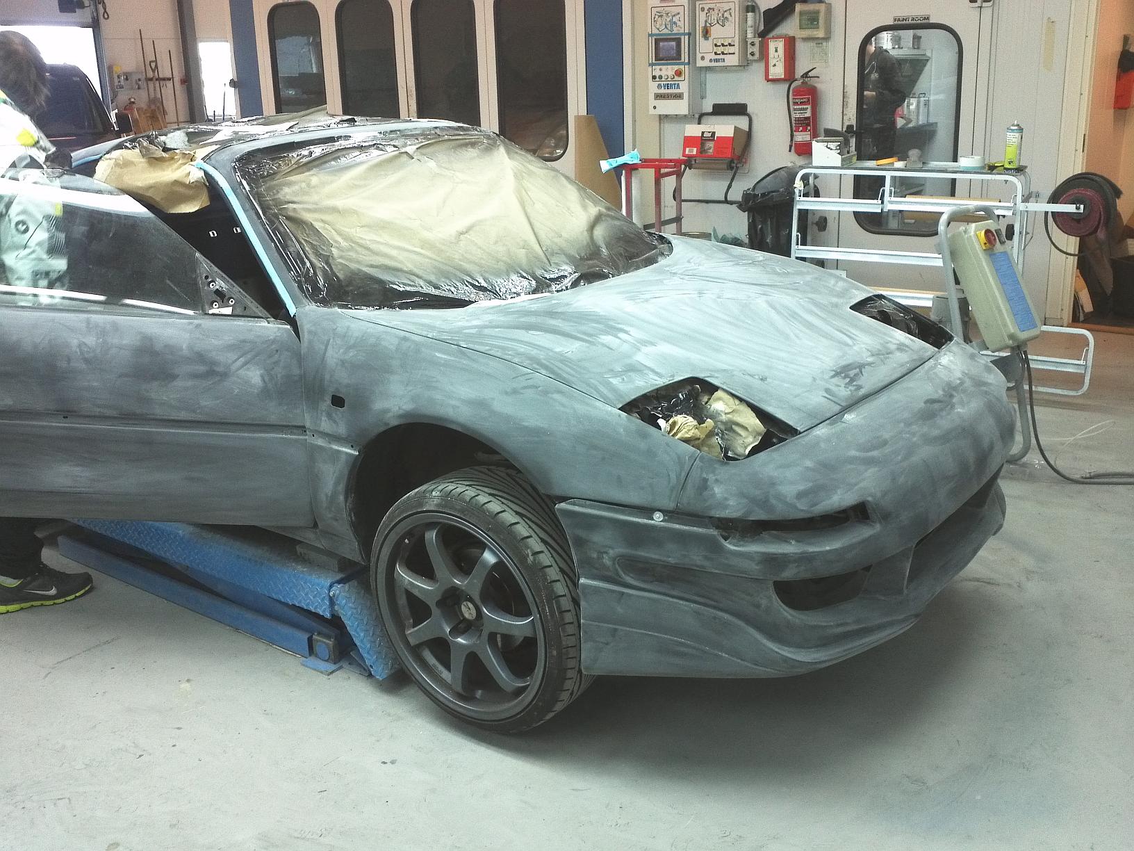 her har bilen vært lakkert en gang, og blitt pusset ned igjen..