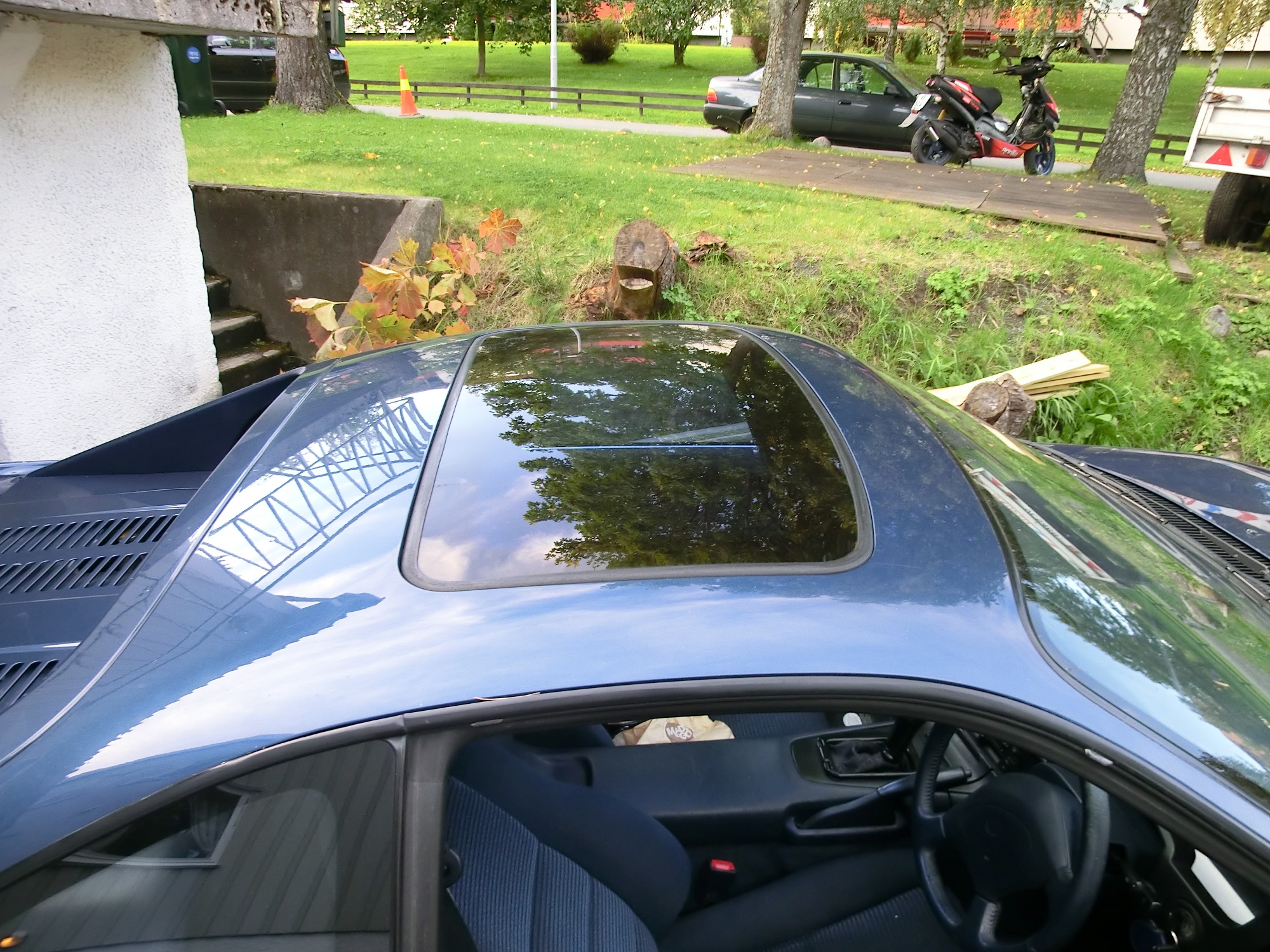 Helt tak. En forutsetting for FIA godkjenning.<br />Takluke vil bli fjernet. (selges)