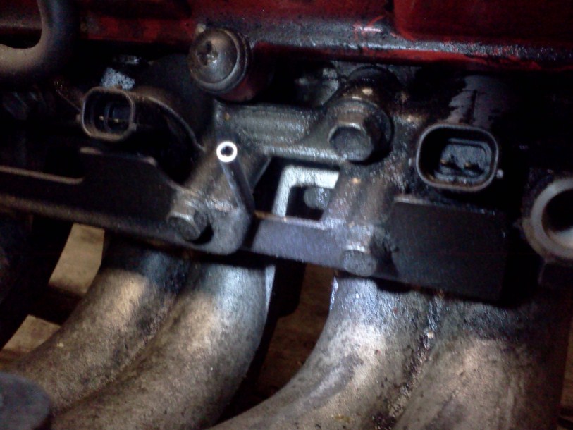 Løsne de 2 10mm skruene..