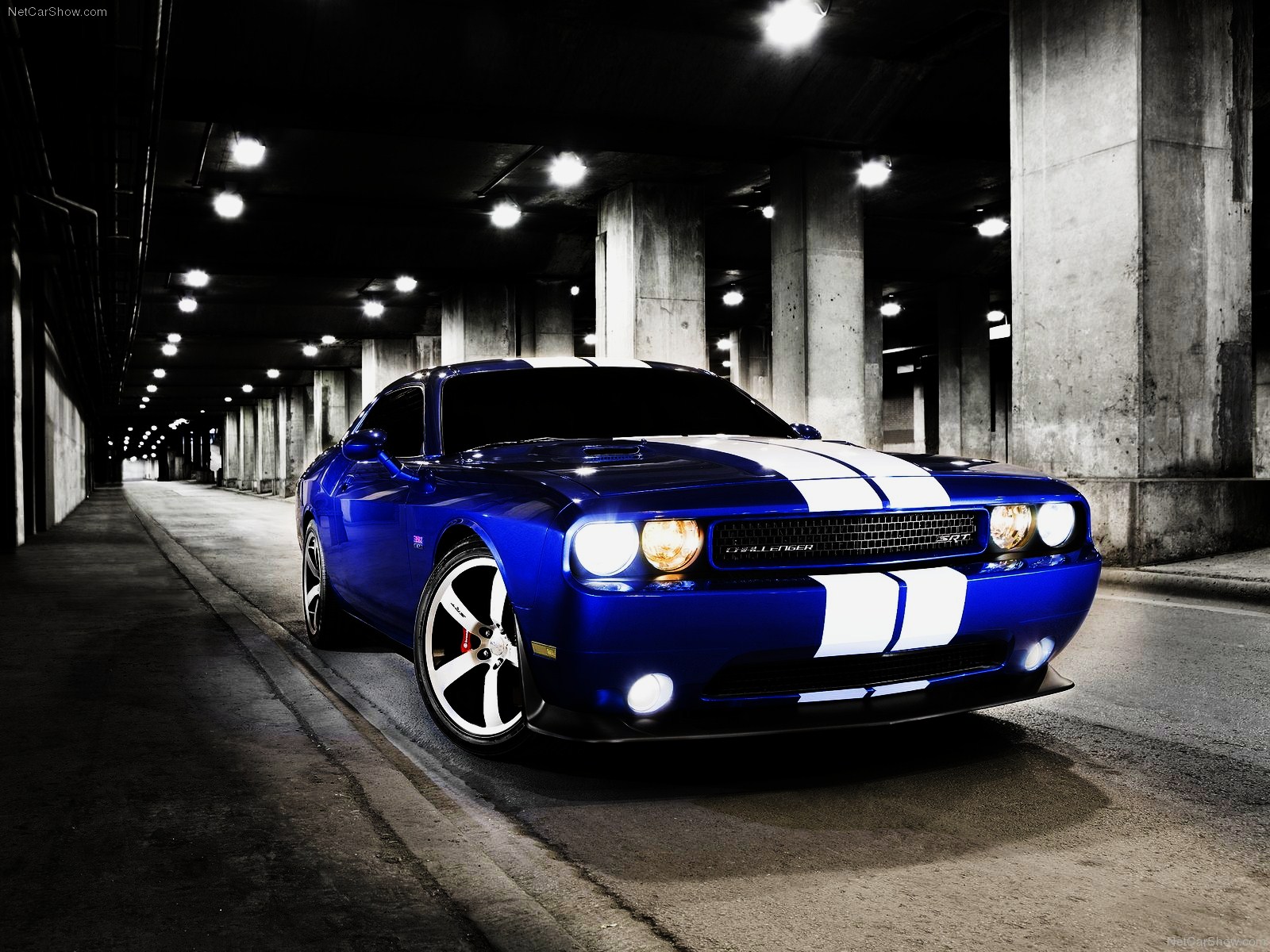 Dodge-Challenger_SRT8_392_2011_1600x1200_wallpaper_02.jpg