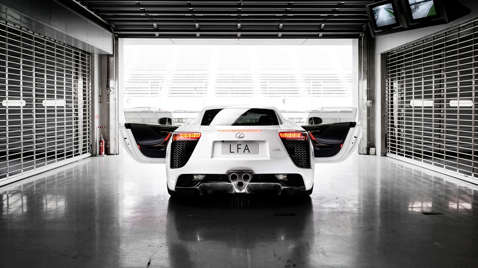 2012_lexus_lfa_white_rear-1920x1080.jpg