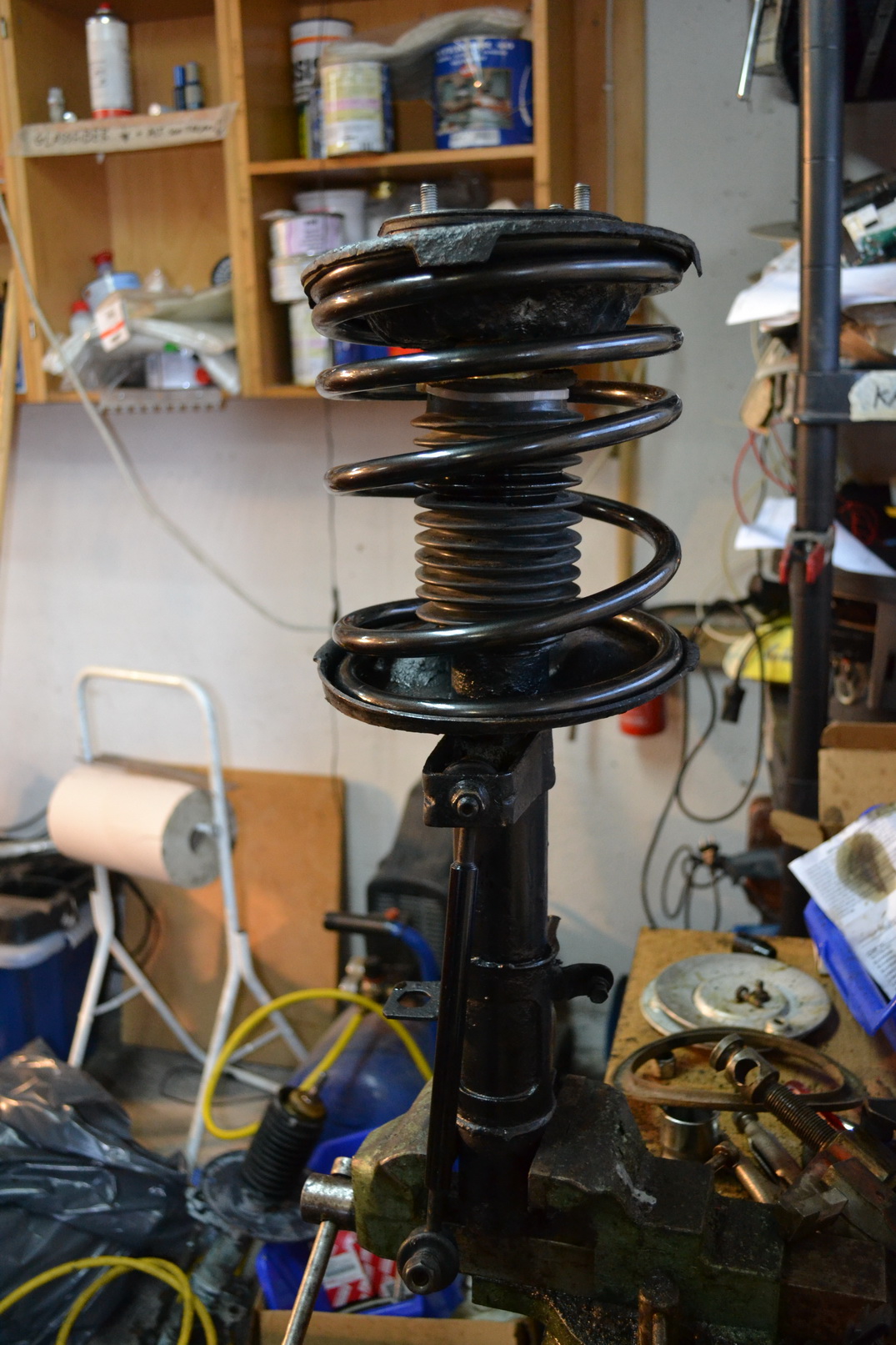 Dempere og fjærer montert sammen (assembly).