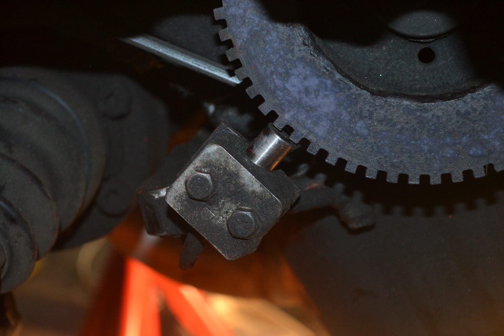 Triggerhjul og induktiv sensor.