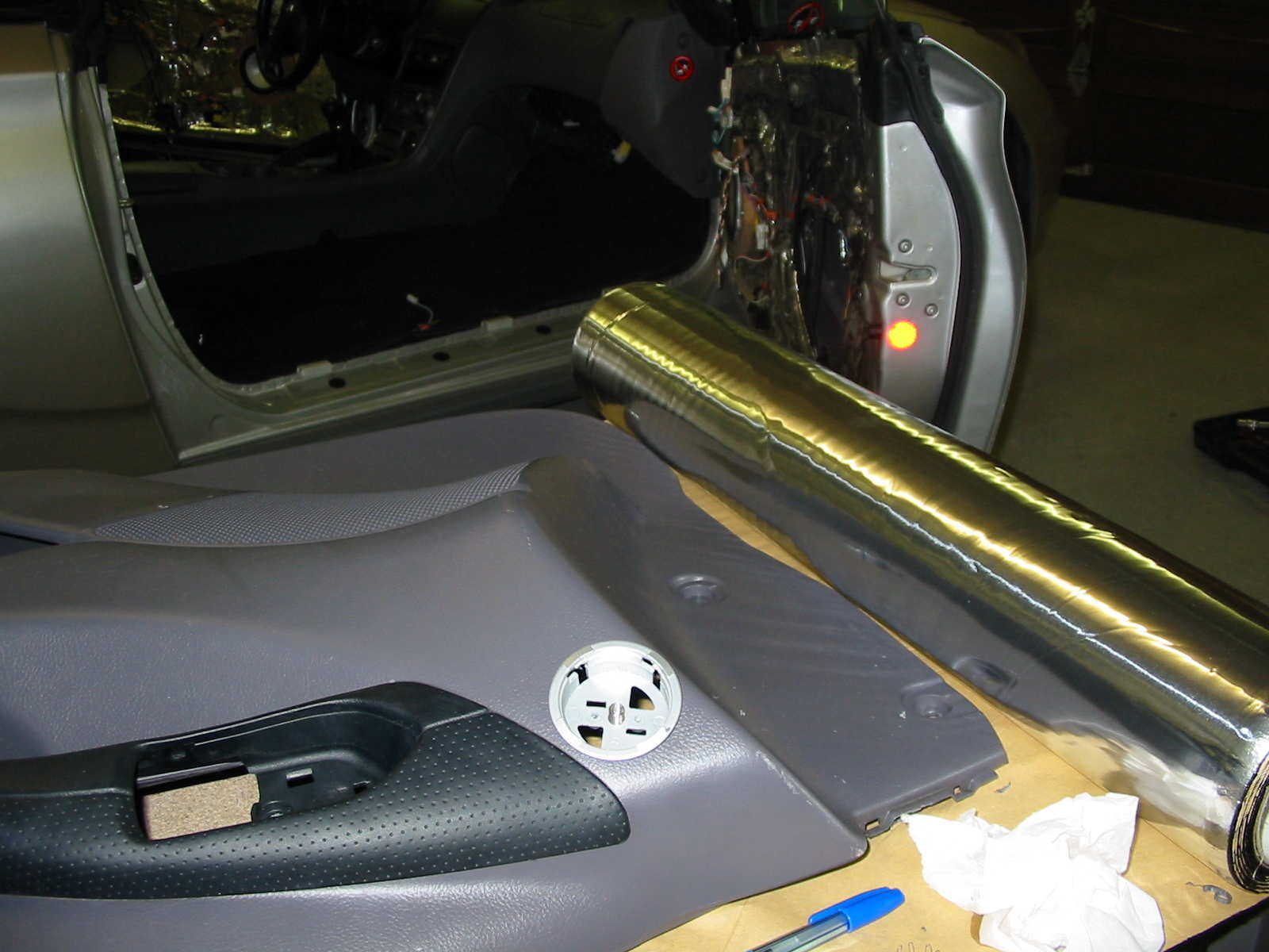 Festing av diskant i dørtrekket, spikking måtte til:)