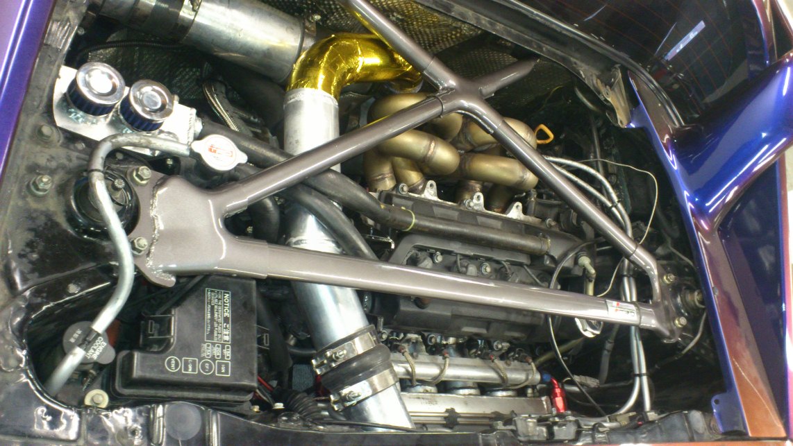 Motorrom nesten ferdig.. mangler et nytt luftfilter og varmeskjold på manifolden.