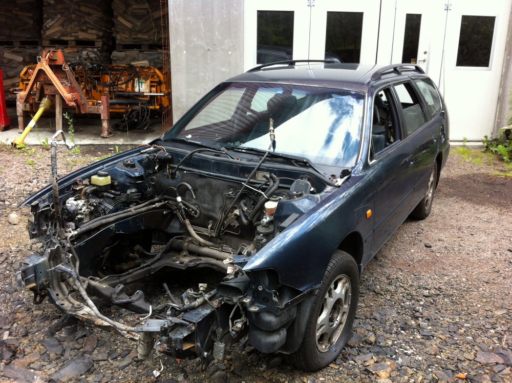 Stakkars gamle bilen til Morten...