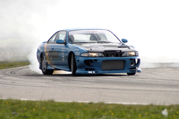 Nissan 200 sx som det var litt glatt for på start flaten....