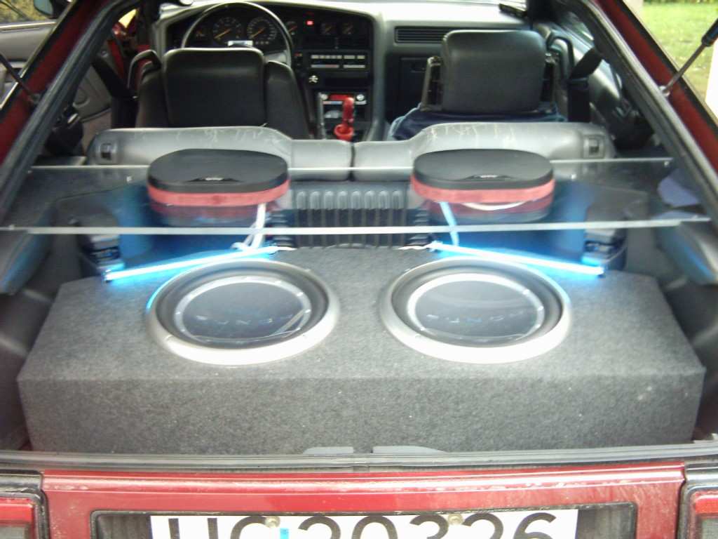 Bagasjen med ny kasse og 2x12&amp;quot; rf punch s2 og 6x9&amp;quot; infinity kappa i pleksihatthylle