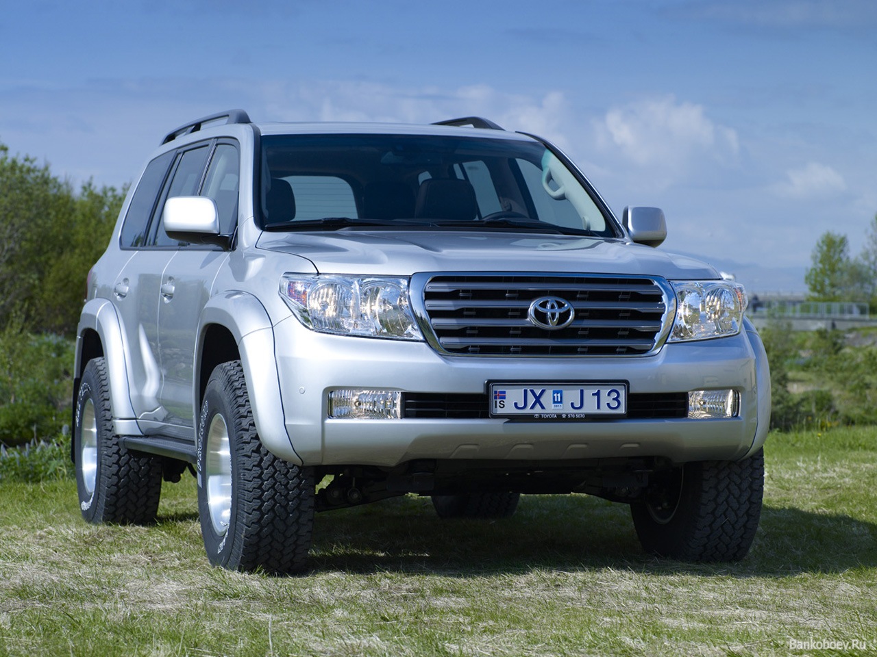 Bankoboev.Ru_arctic_trucks_toyota_land_cruiser_200_peredok.jpg
