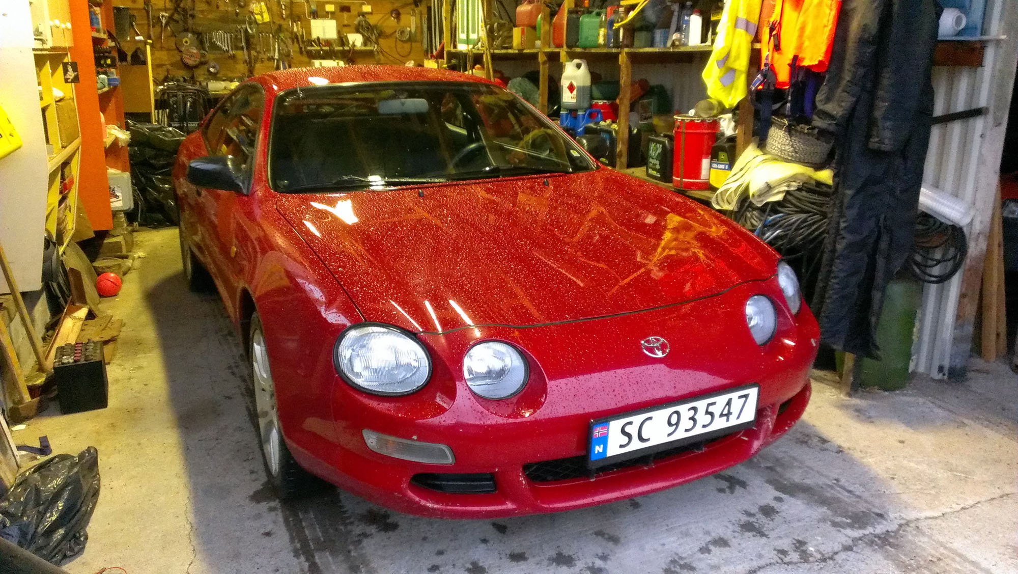 Veldig dyp og fin raudfarge i rette lyset.