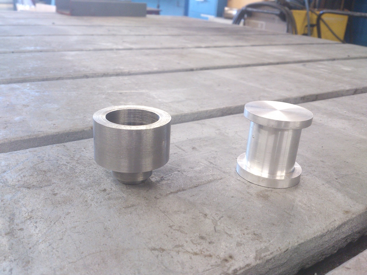 Dredd plugg for å tette gamle hålet til fordeleren. og lagt adapter til den nye :p