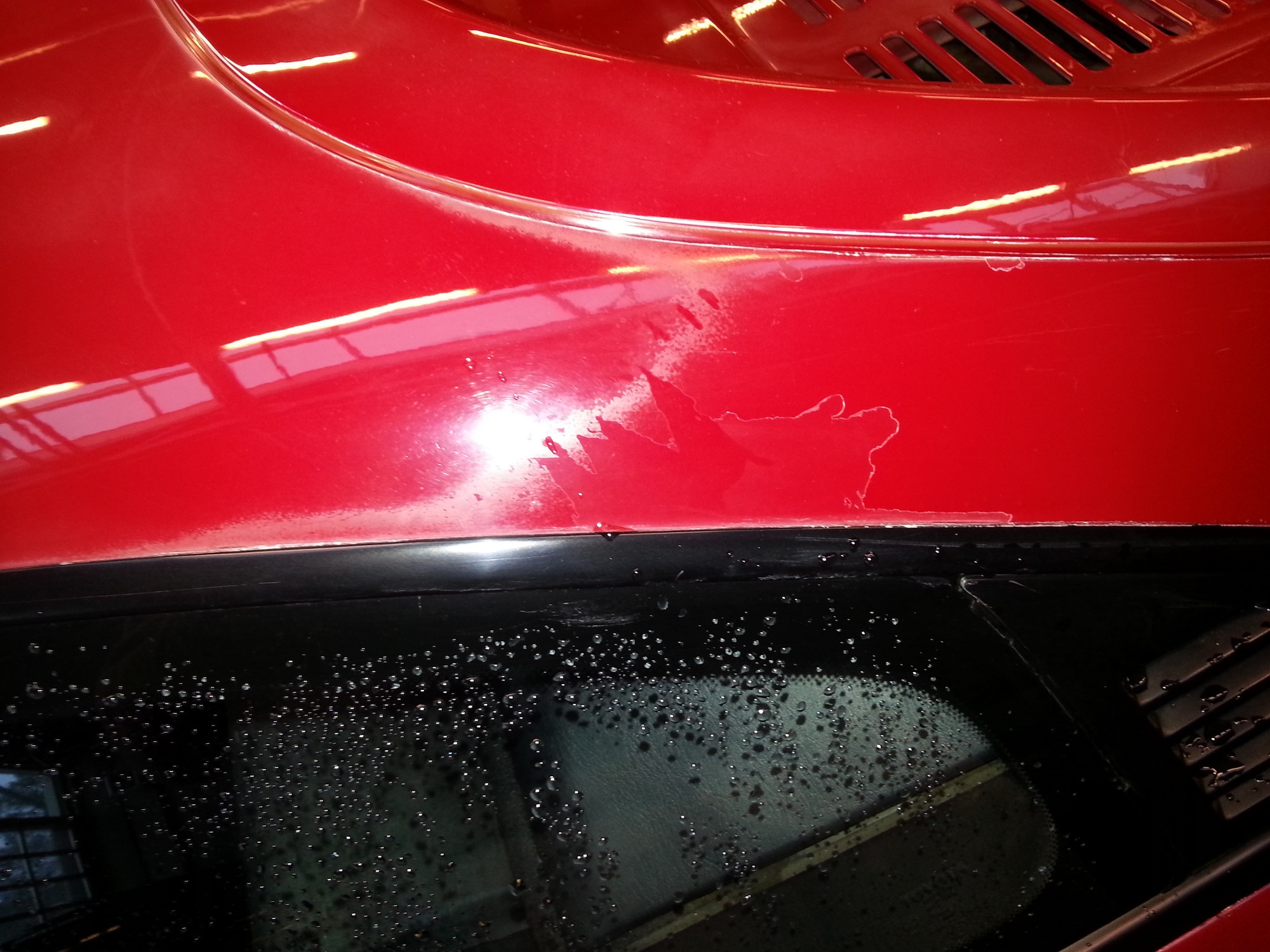 Klarlakken flasser noen plasser på bilen, IKKE FINT
