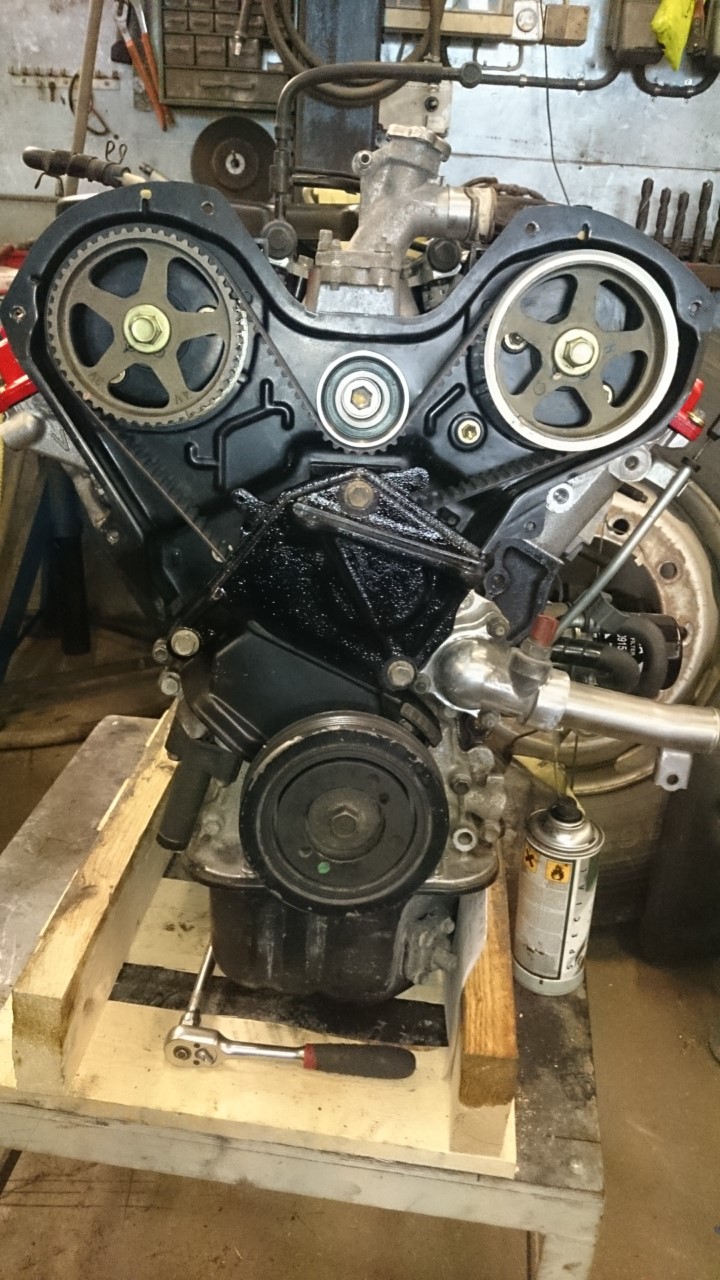 regreim, sortlakkert motorfeste og reimhjul montert