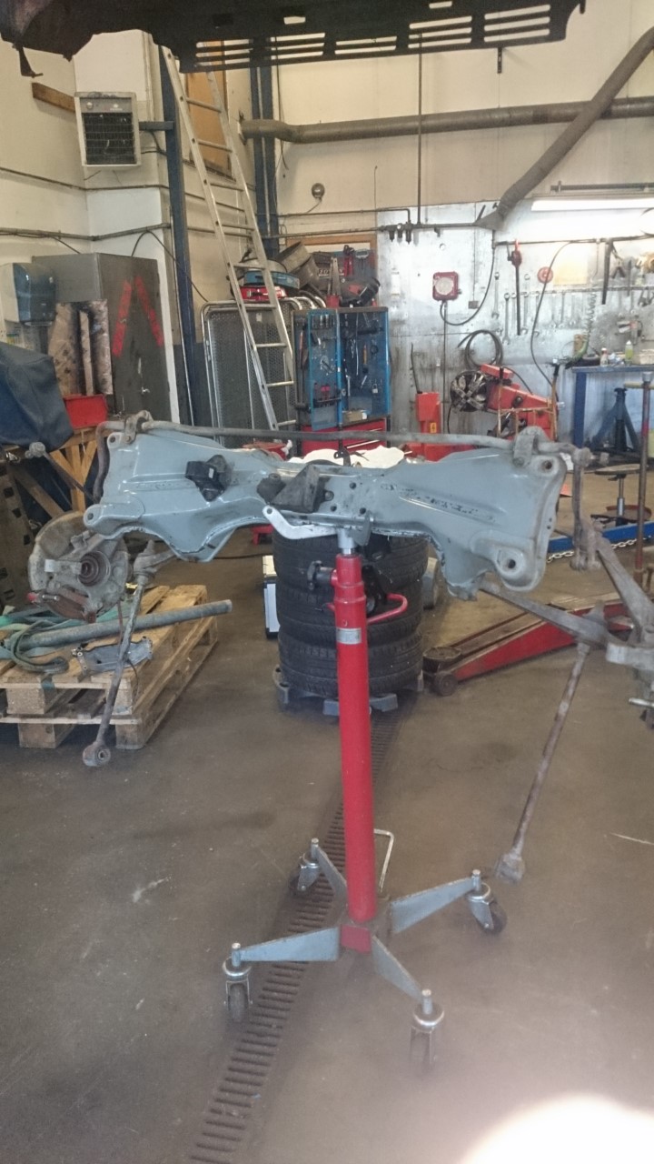 travers rengjort, ble overrasket over at denne var lysegrå. trodde den var svart :P