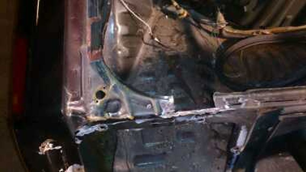 Utkappet rust rundt bagasjeromsåpning.