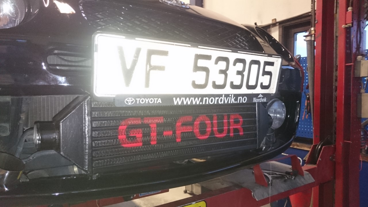 Etter litt rødlakk ble intercooleren slik