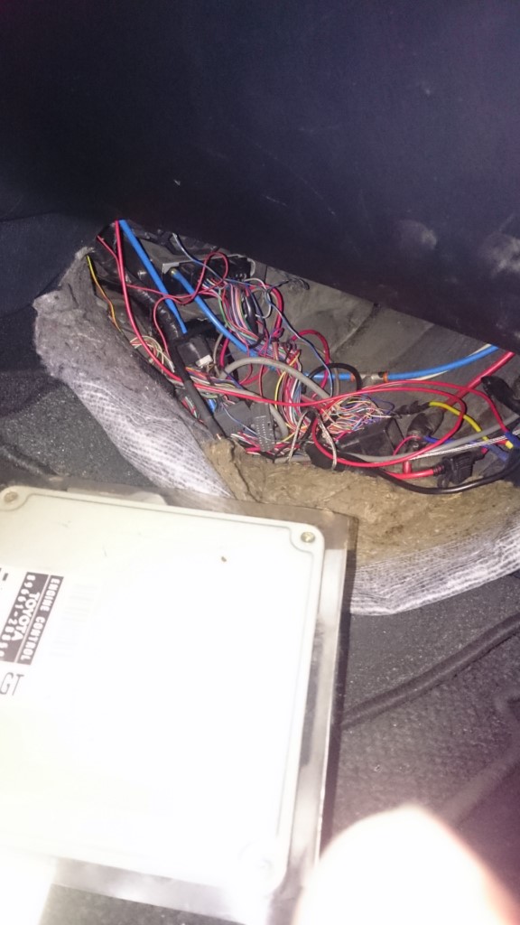 Releer, koblinger, sikringer, og hovedstrømsledning (med sikring)