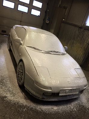 Mr2 får polering hos Notodden Bilpleiesenter_sommeren 2016.jpg